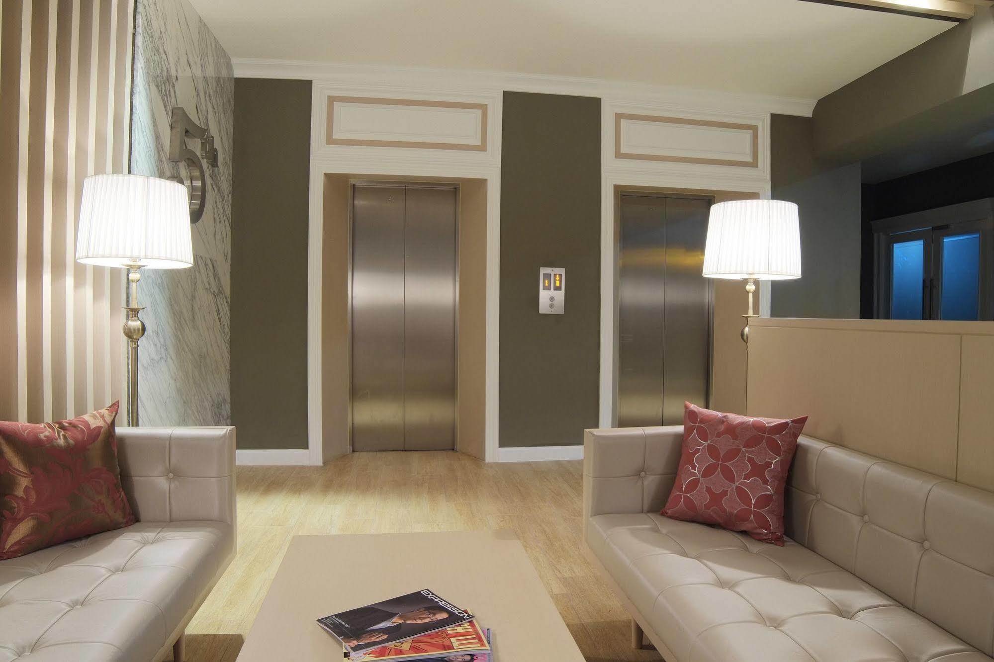 Hotel The Raya Surawong Bangkok Extérieur photo